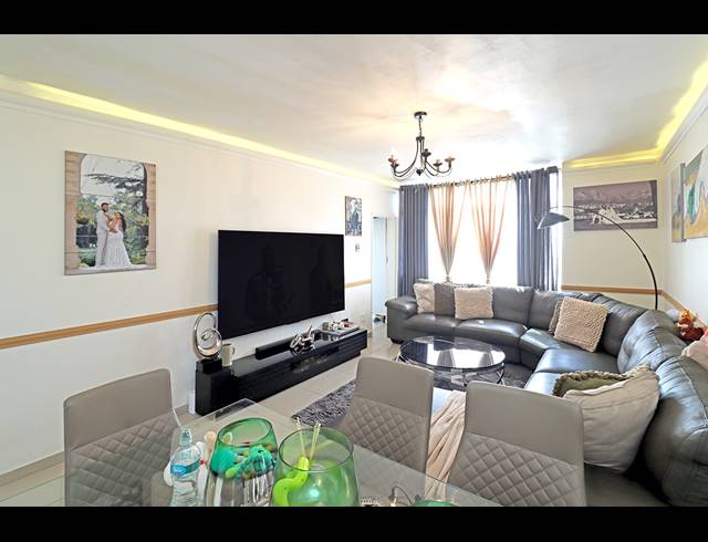 1.5 BEDROOM APARTMENT FOR SALE IN BEDFORD GARDENS